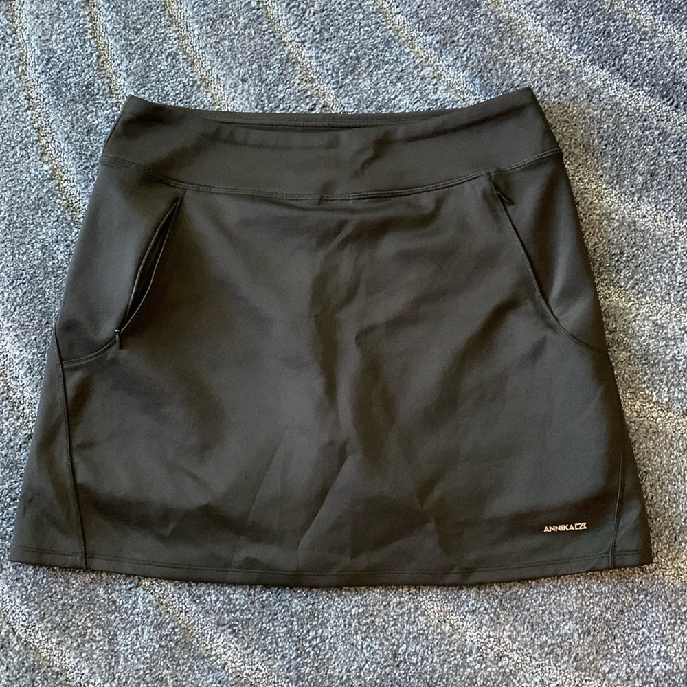 Women’s Cutter & Buck golf skort, size M, Like New!